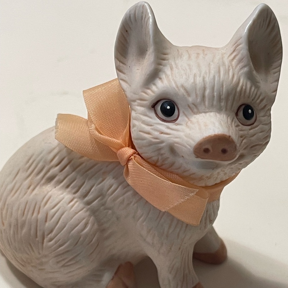 2 Pig Fingurines ENESCO Hand Painted Bisque 2.5” - Picture 5 of 9